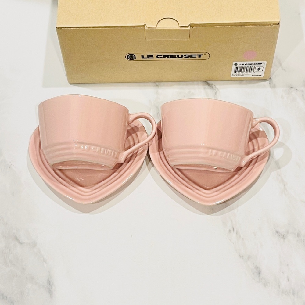 Le Creuset Heart Mugs Set of 2 with Saucer - Picture 3 of 9